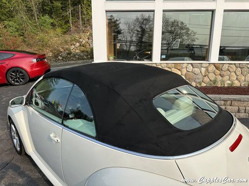 Used 2007 Volkswagen Beetle Triple White Edition FWD image 8