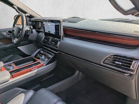 Used 2024 Lincoln Navigator Reserve image 23