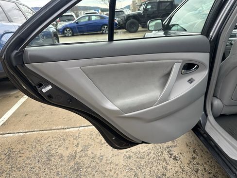 Used 2010 Toyota Camry LE image 22