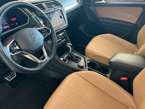 Used 2022 Volkswagen Tiguan SE R-Line image 7