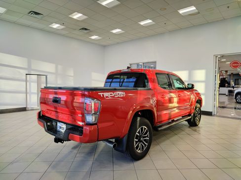 Used 2021 Toyota Tacoma TRD Sport image 2