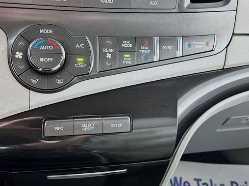 Used 2014 Toyota Sienna LE FWD image 16