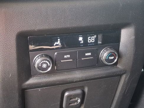 Used 2021 Chevrolet Traverse LT AWD/4WD image 19