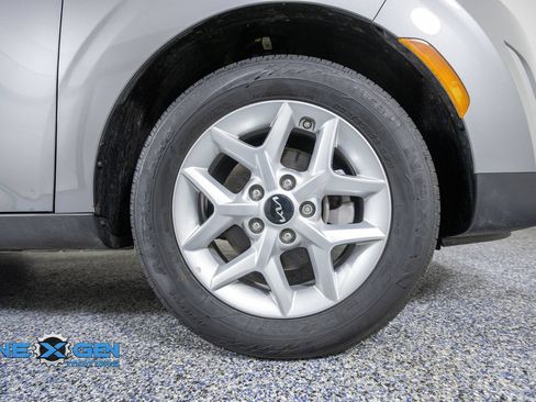 Used 2025 Kia Soul LX w/ LX Technology Package FWD image 43