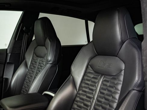 Certified 2024 Audi RS Q8 image 26