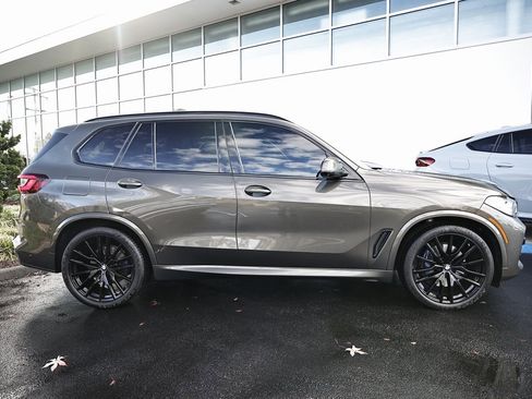 Used 2022 BMW X5 xDrive40i w/ M Sport Package image 6
