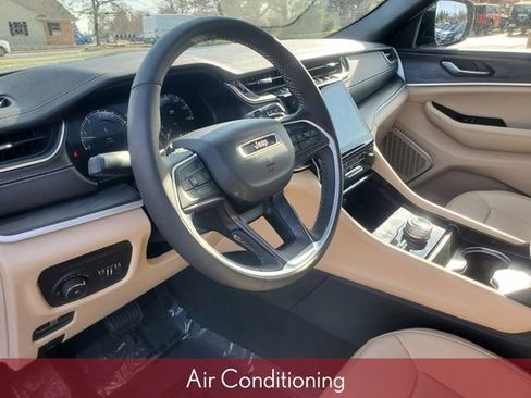 Used 2024 Jeep Grand Cherokee Limited w/ Luxury Tech Group II image 22