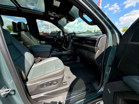 Used 2026 GMC Yukon XL AT4 w/ AT4 Premium Plus Package AWD/4WD image 30