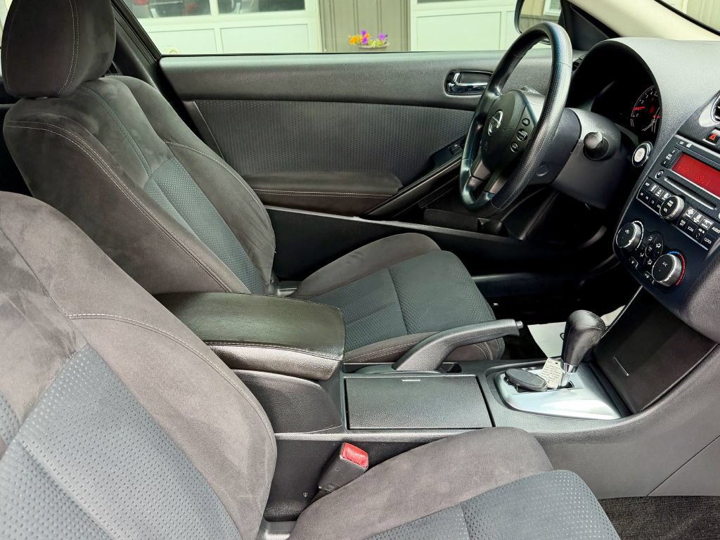 Used 2013 Nissan Altima 2.5 S FWD image 9