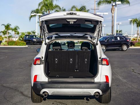 Used 2020 Ford Escape SE image 26