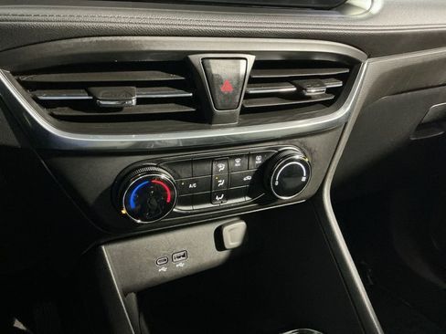 Used 2024 Buick Encore GX Preferred FWD image 21