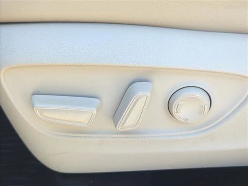 Used 2022 Toyota Highlander XLE FWD image 10