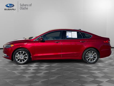 Used 2017 Ford Fusion SE w/ Fusion SE Technology Package image 8