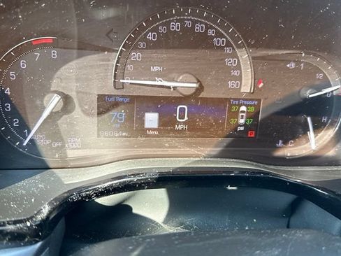 Used 2017 Cadillac XT5 Luxury AWD/4WD image 2