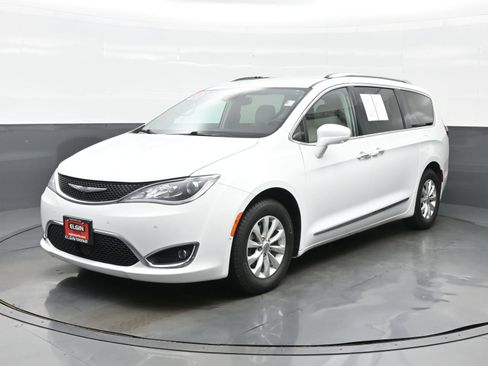 Used 2018 Chrysler Pacifica Touring-L Plus w/ Advanced Safetytec Group FWD image 2