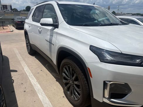 Used 2022 Chevrolet Traverse RS FWD image 3