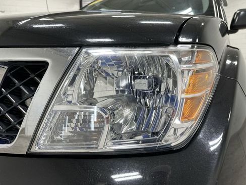 Used 2018 Nissan Frontier SV w/ Value Truck Package image 11