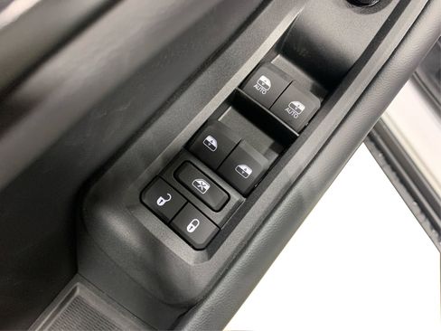 Used 2025 Jeep Grand Cherokee Altitude AWD/4WD image 30