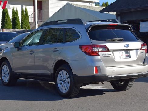 Used 2015 Subaru Outback 2.5i Premium AWD/4WD image 2