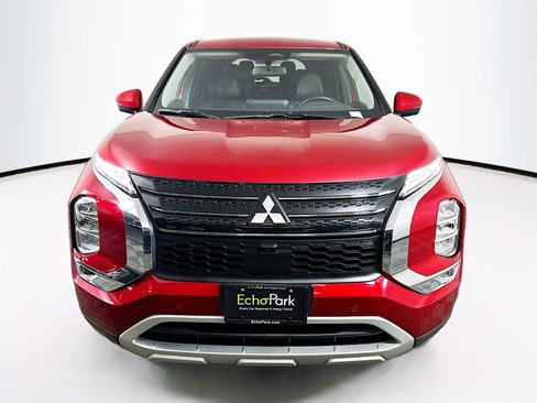 Used 2024 Mitsubishi Outlander SE image 2