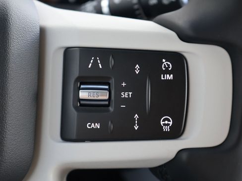 Used 2025 Land Rover Defender 110 X-Dynamic SE AWD/4WD image 17