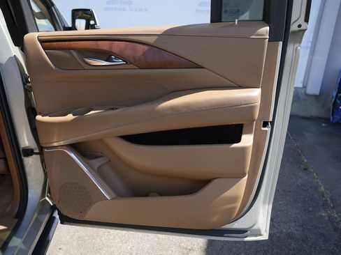 Used 2015 Cadillac Escalade ESV Platinum AWD/4WD image 37