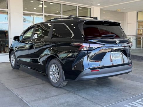 New 2026 Toyota Sienna XLE FWD image 9
