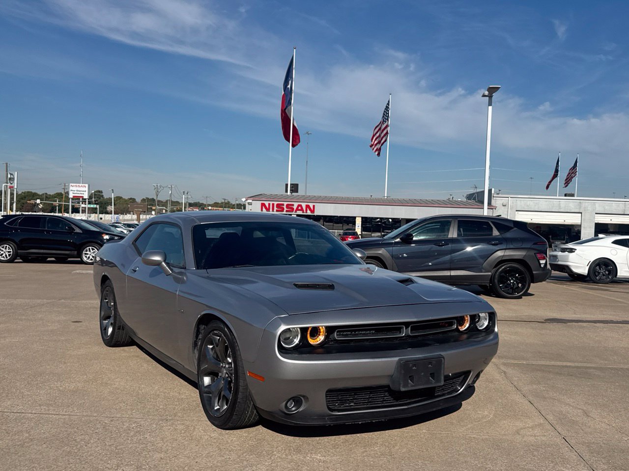 Used 2017 Dodge Challenger R/T w/ Driver Convenience Group RWD image 2