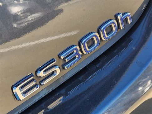 Used 2022 Lexus ES 300h Ultra Luxury image 12