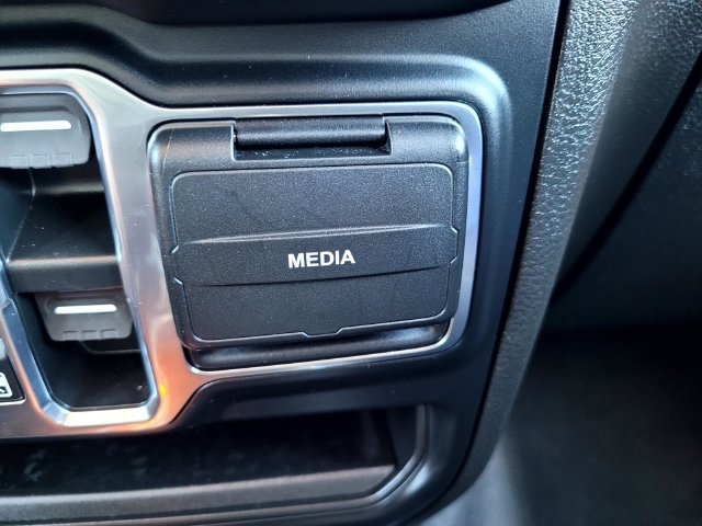 Used 2025 Jeep Gladiator Sport AWD/4WD image 18