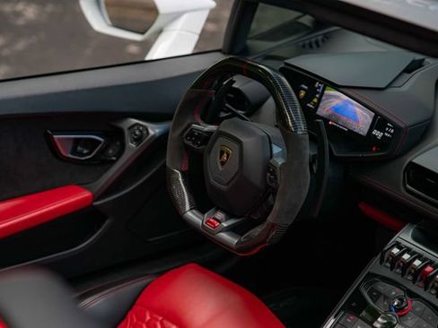 Used 2019 Lamborghini Huracan LP 580-2 RWD image 38