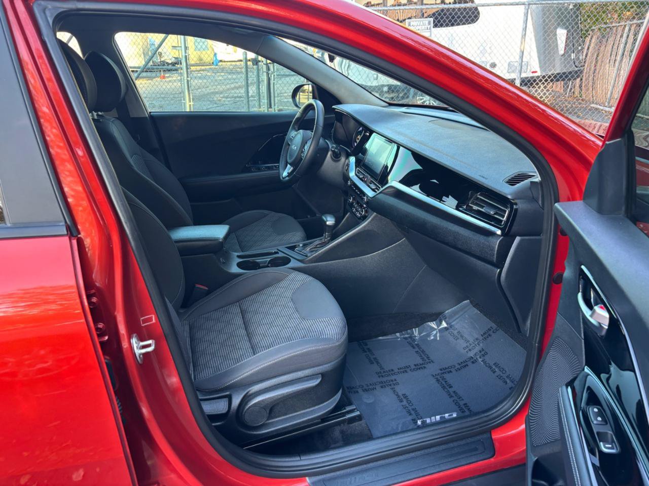 Used 2022 Kia Niro LXS FWD image 23