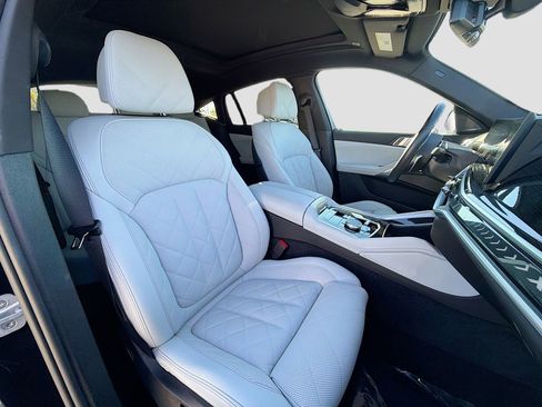 Used 2026 BMW X6 xDrive40i image 16