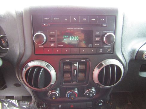 Used 2016 Jeep Wrangler Unlimited Sport image 16