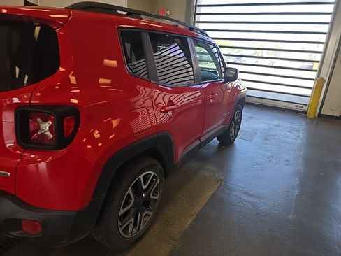Used 2018 Jeep Renegade Latitude w/ Cold Weather Group AWD/4WD image 3