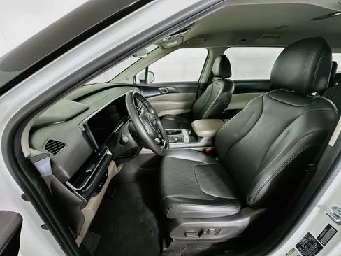 Used 2025 Kia Carnival FWD image 13