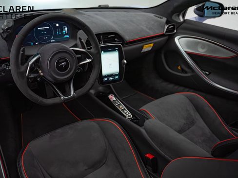 Used 2024 McLaren Artura image 21