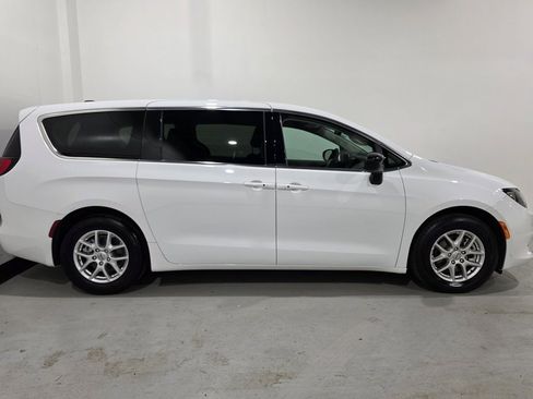 Used 2024 Chrysler Voyager LX image 22