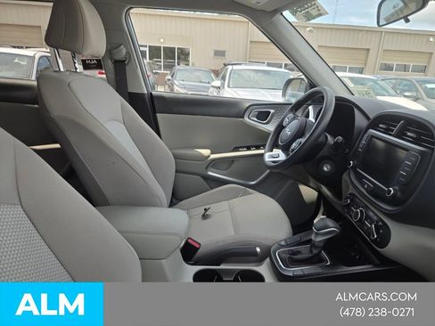 Used 2025 Kia Soul LX FWD image 15