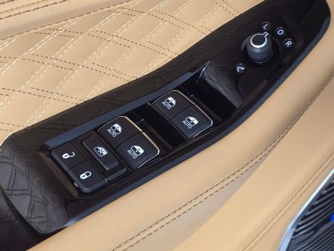 Used 2023 Jeep Grand Cherokee L Summit AWD/4WD image 44