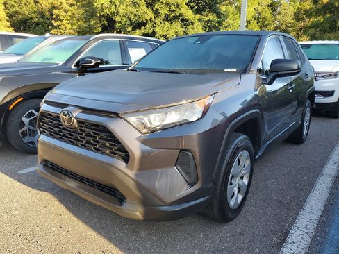 Used 2022 Toyota RAV4 LE FWD image 2
