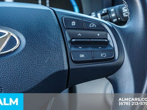 Used 2024 Hyundai Venue Limited image 30