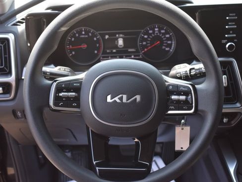 Used 2023 Kia Sorento LX FWD image 19