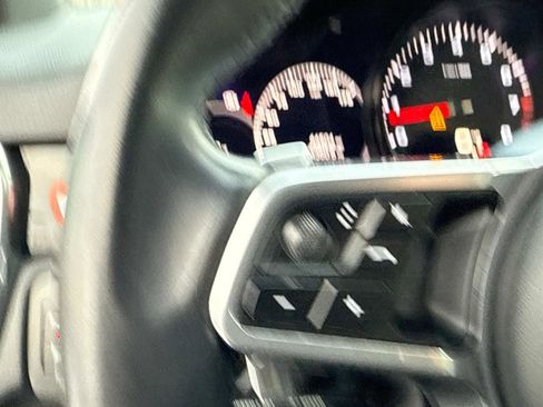 Used 2022 Porsche Cayenne Platinum Edition image 30