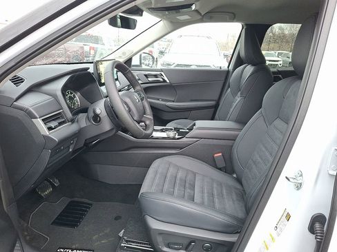 New 2026 Mitsubishi Outlander SE image 6