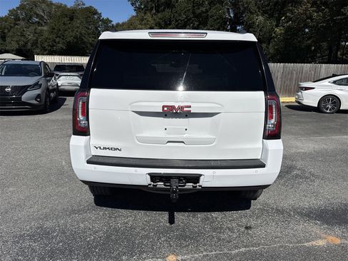 Used 2017 GMC Yukon SLT image 4