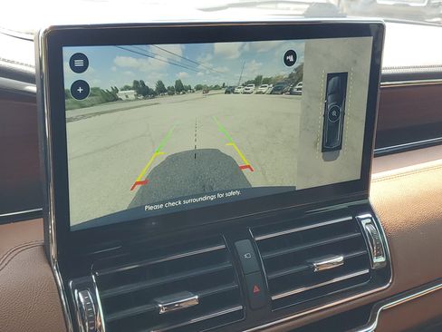 Used 2023 Lincoln Navigator L Reserve AWD/4WD image 17