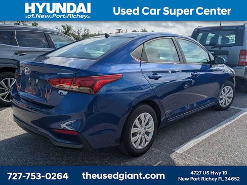 Used 2021 Hyundai Accent SE FWD image 2