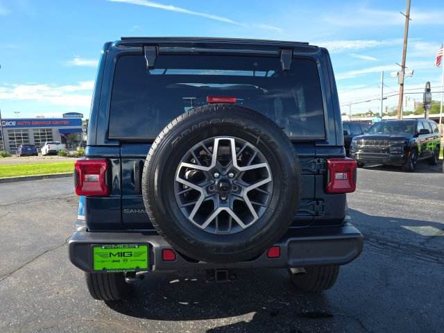 Used 2025 Jeep Wrangler Unlimited Sahara AWD/4WD image 6