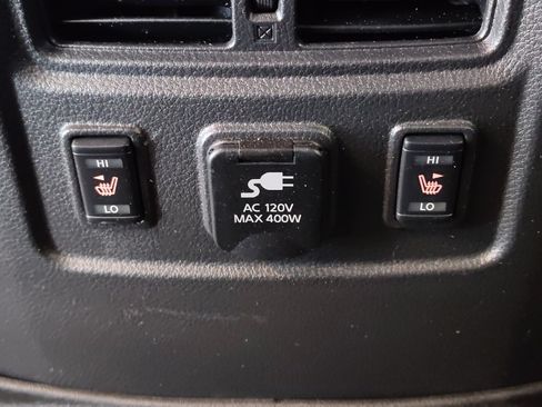 Used 2018 Nissan Titan PRO-4X w/ Pro-4x Convenience Package AWD/4WD image 33